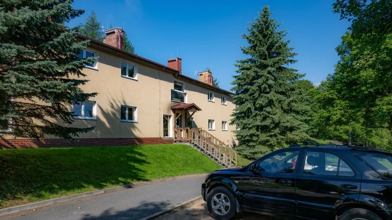 Budynek Smrek OW Przy Lesie od strony wejścia