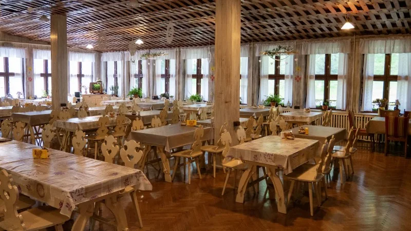 Stołówka w budynku Sosna OW Przy Lesie